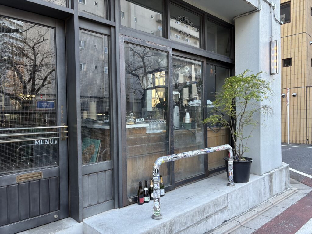 角を曲がったところ