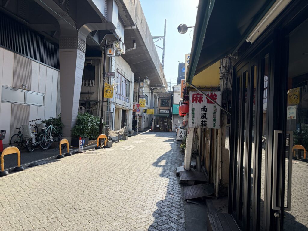 タクシーが入ってきた方向